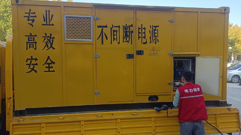 新宁柴油发电机组和UPS电源配合使用时，如何避免切换过程中的电力中断？